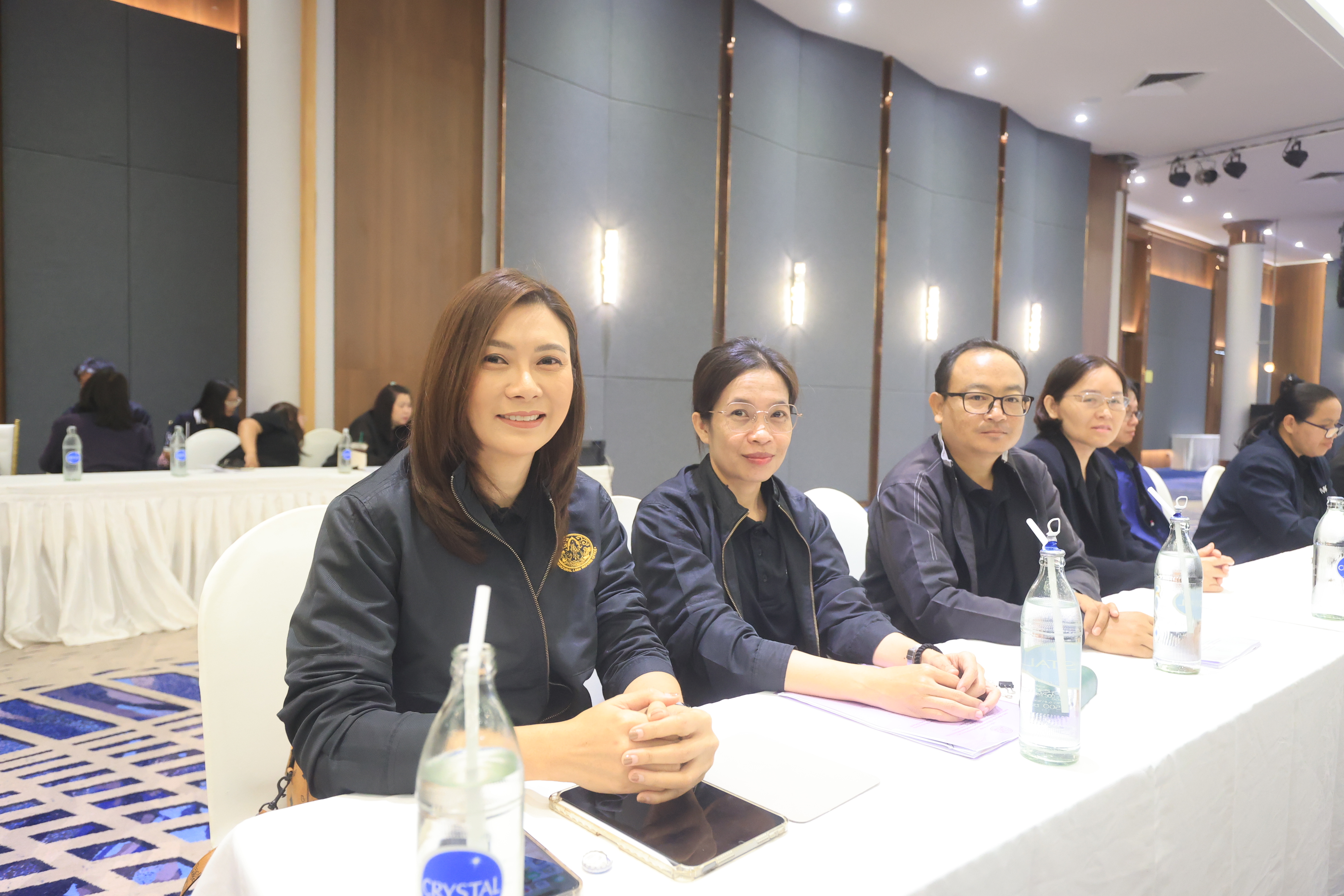 title - เลขาฯ ส.ป.ก. ประชุมเข้ม! 